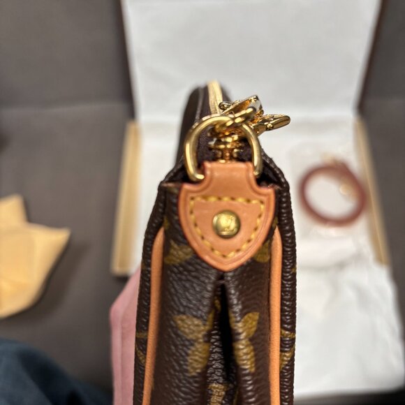 Louis Vuitton Eva Monogram Clutch - Carried ONCE - DISCONTINUED - Picture 4 of 13